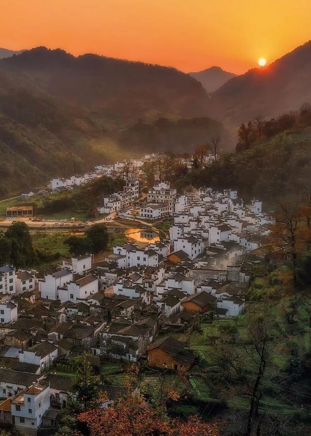 久居喧嚣的城市，在沉静的古村镇里住几天，历史与现实恍然交错