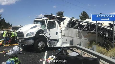 中国旅游团在美遇翻车事故 至少4人死亡，多人严重受伤