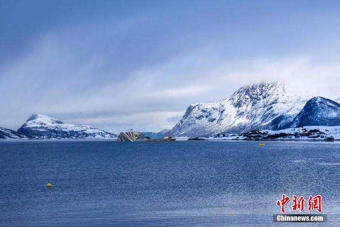 北极超级游艇外形似冰山 配备天文台和游泳池