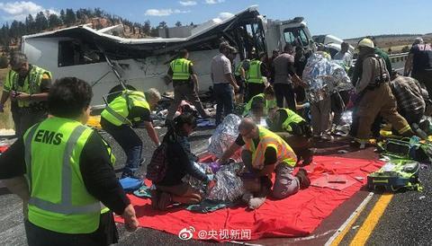 中国旅游团在美遇翻车事故 至少4人死亡，多人严重受伤