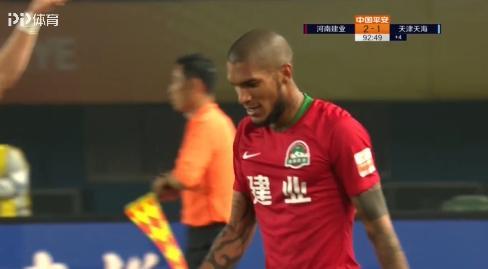 2-1！93分钟绝杀！李玮锋怒摔水瓶，天海球员被打懵，深足好消息