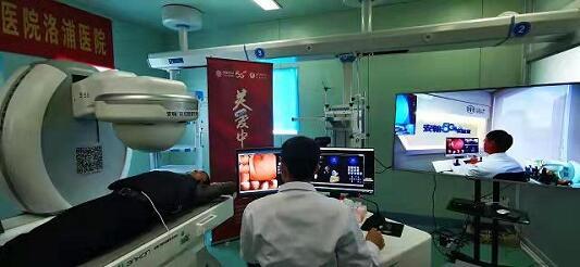 北京医生为4000公里外新疆患者实施5G远程医疗检查