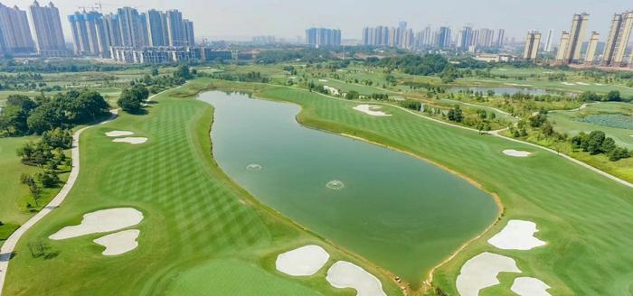 湖南株洲一公园用地建高尔夫球场，当地国企100%控股