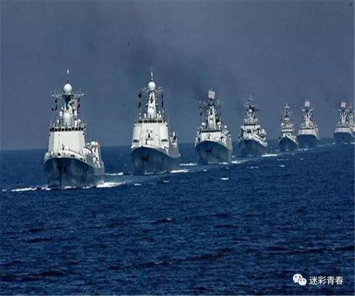 来而不往非礼也，中方军舰12年首次出现在日本码头，岸上聚集大批华人