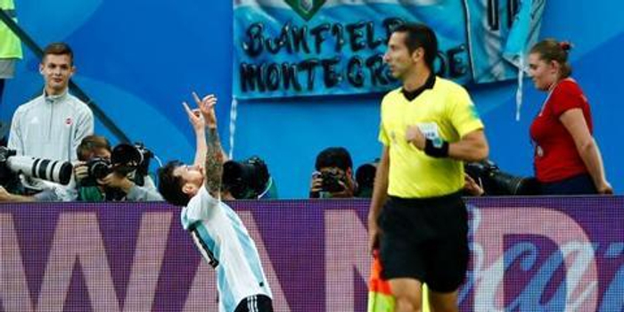 梅西的位置要往前提!接近对方的球门更有威胁