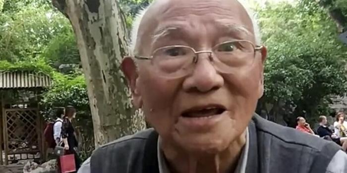 学到老活到老!93岁上海老人自学英语称可永葆