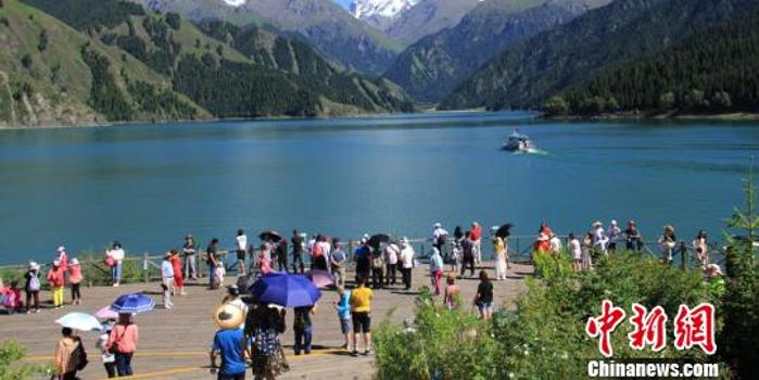 新疆天池景区为高考学子推优惠政策迎旅游高峰