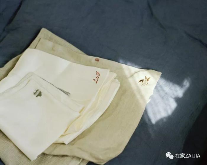 她的40㎡法租界小阁楼，浓缩了国内中古家具店之精华