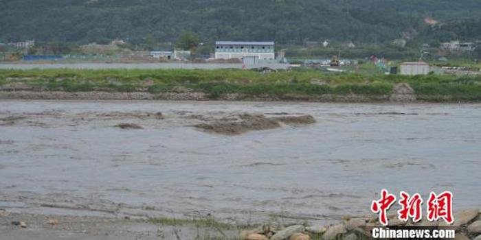 四川绵阳洪水围岛致122名工人被困
