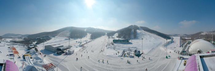 跨界冰雪旅游产业 世茂莲花山滑雪场喜迎世界顶级赛事