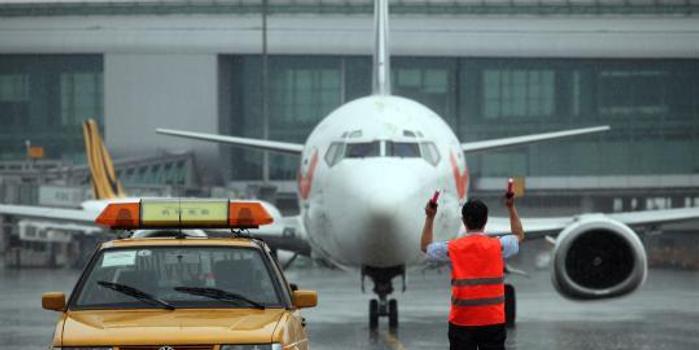 持续暴雨致广州白云机场进出港航班取消逾14