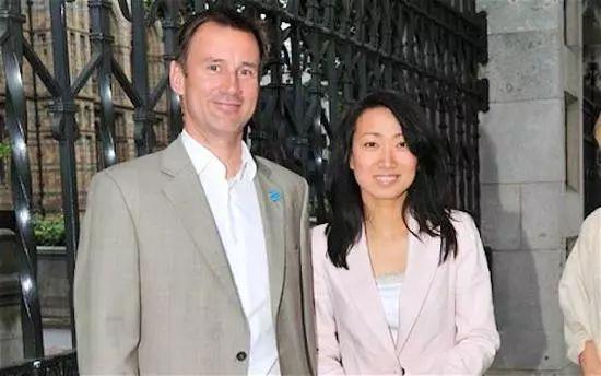 杰里米·亨特与夫人