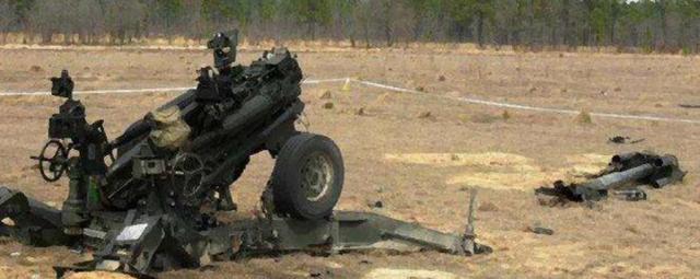 印度陆军T-90坦克试射时出现故障，炮塔被炸飞，疑似弹药发生殉爆