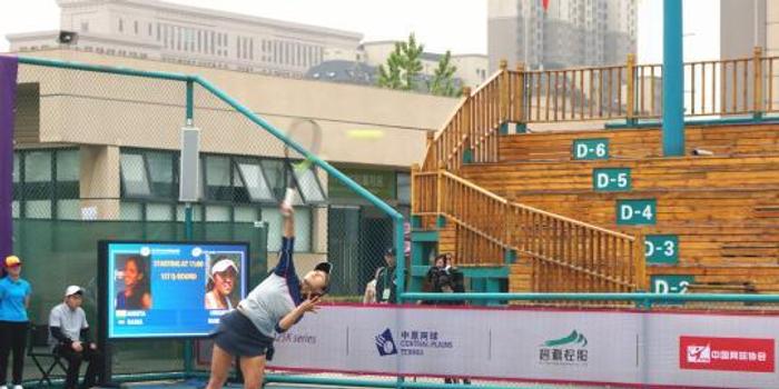 2018郑州女子网球公开赛挥拍开球 国际网坛高