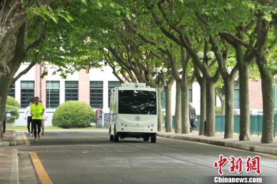 随叫随到 上海交大在校园试运营无人驾驶小巴