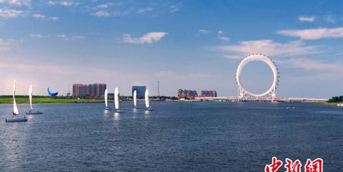 世界最大无轴式摩天轮在山东潍坊滨海区正式投