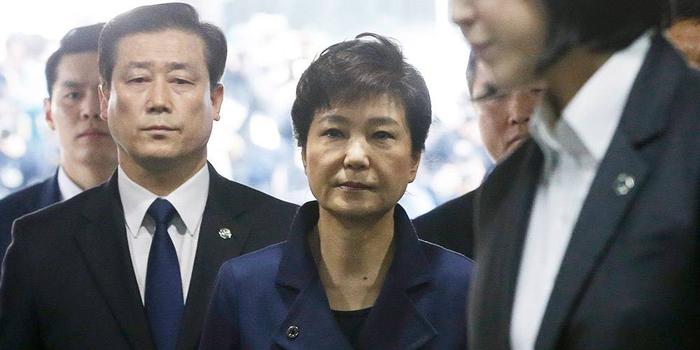 韩国前总统朴槿惠受审 检方建议量刑30年并罚