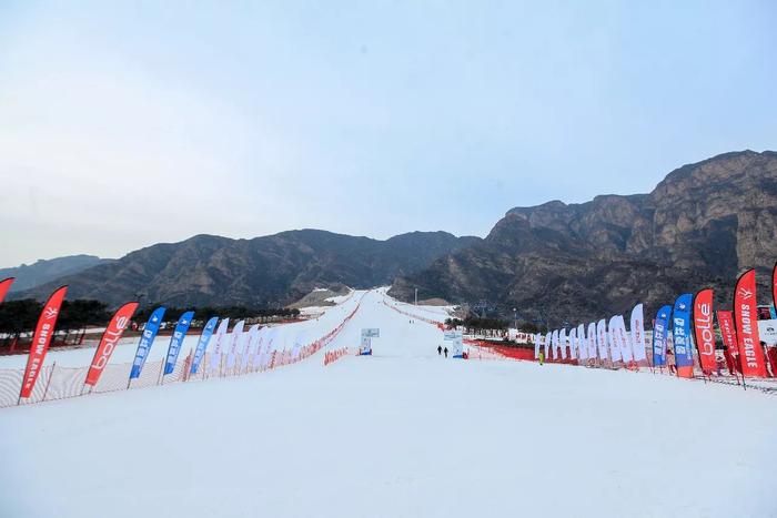 2017年北京市青少年锦标赛滑雪比赛落幕石京龙滑谈球吧体育雪场（内附精彩图集）(图3)