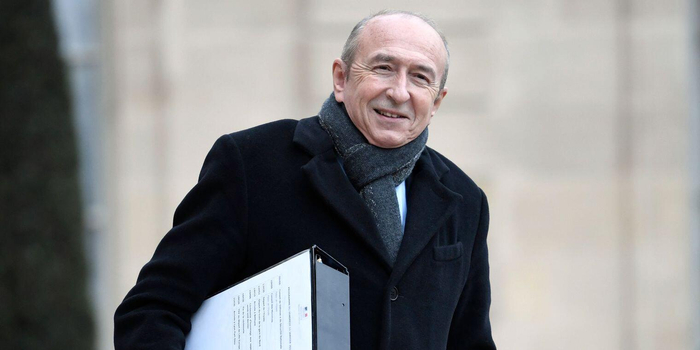 法国内政部长:接待难民 不接受经济移民