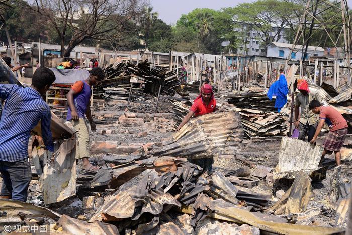 孟加拉国贫民窟发生火灾 4千间棚屋夷为平地
