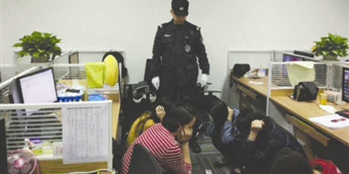 诈骗团伙设虚拟投资平台 用美女微信号骗来5.