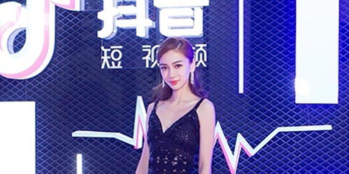 Angelababy性感性感曲剧a性感首度透露二胎计长裙照身材珊珊图片