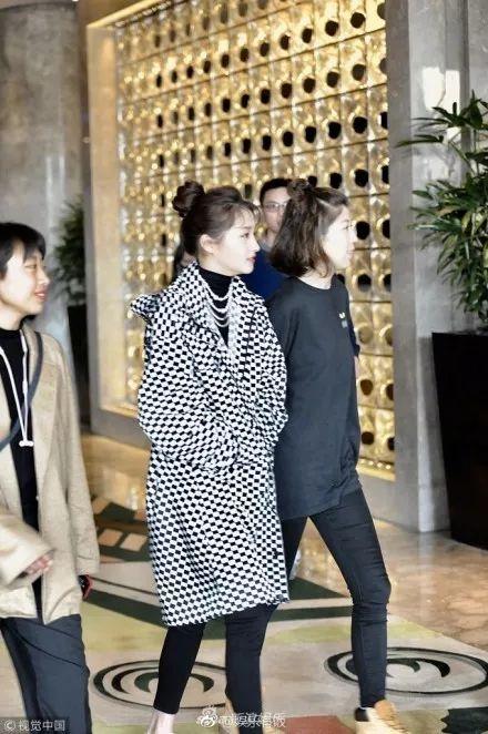 关晓彤和陈志朋，中国时尚圈的两座高峰啊！