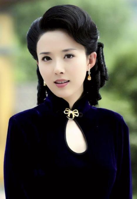 她是赵薇同学，《宝莲灯》里的最美嫦娥，40岁依然美如少女