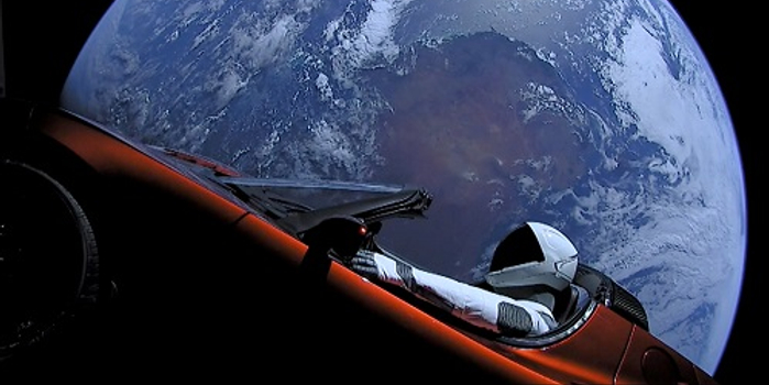 外媒:天文学家捕捉到特斯拉跑车太空漫游场景