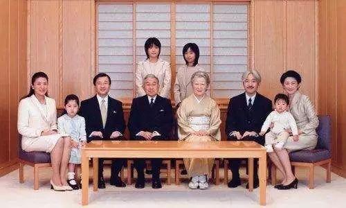 83岁日本天皇将提前退位，200年来首位生前退位天皇