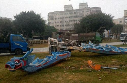 台湾鹿港39年龙舟赛始祖船突遭肢解,文史工作者气愤。图片来源:台湾“中时电子报”。