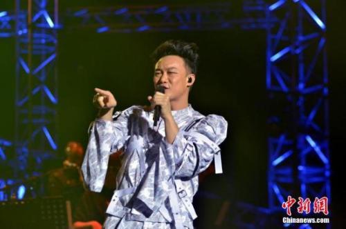 资料图:陈奕迅 <a href='http://www.chinanews.com/'>中新社</a>发 龙剑武 摄