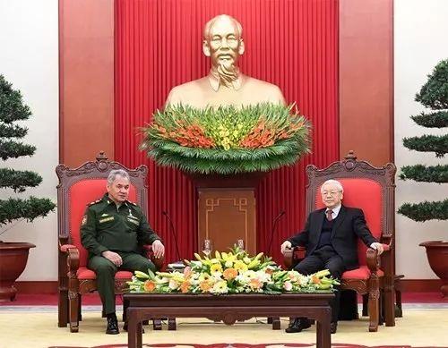 ▲越共中央总书记阮富仲接见俄罗斯国防部长绍伊古。