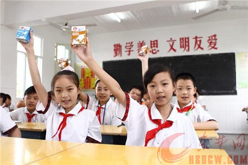 课间喝学生奶 听听大家怎么说