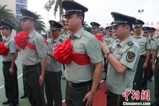 中国最南端城市三沙市举行边防老兵退伍仪式