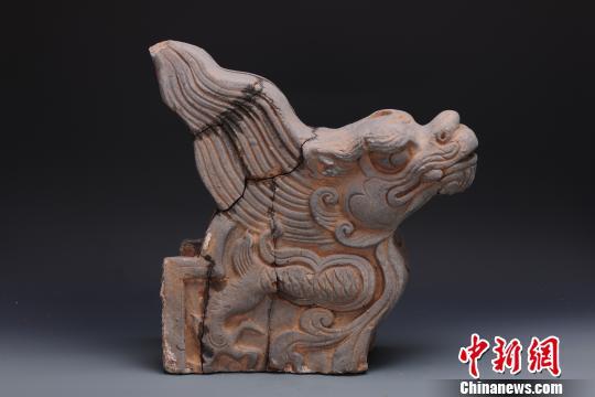 江西龙虎山大上清宫遗址出土文物垂兽。(江西省文物考古研究院供图)