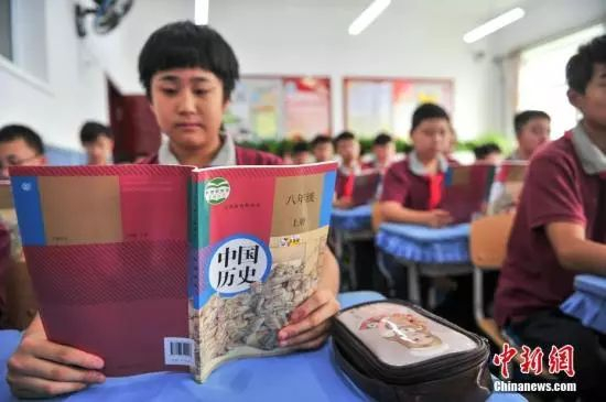资料图:中学生正在上课。<a href='http://www.chinanews.com/'>中新社</a>记者 于海洋 摄