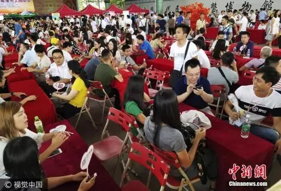 资料图:相亲活动现场。 图片来源:视觉中国