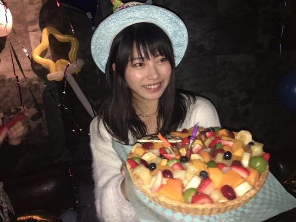 组图:AKB横山由依迎25岁生日 获队友庆生笑容满面