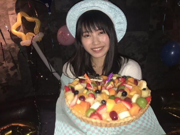组图:AKB横山由依迎25岁生日 获队友庆生笑容满面
