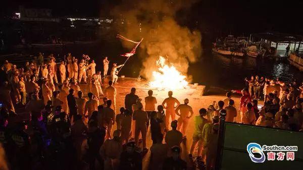 明代就有的舞草龙祭海年俗活动在南澳上演！183米草龙，万支香火祈求风调雨顺