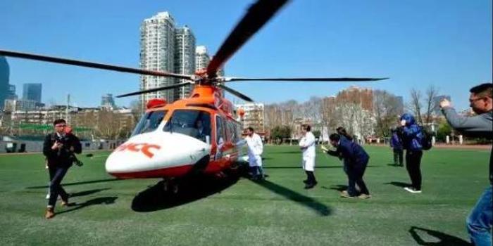 湖北首例危重患儿空中转运,武汉儿童医院上演