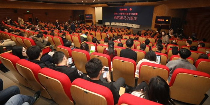 罗永浩做客京东直播,聊两匹黑马的诞生