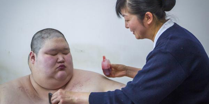 沈阳500斤小伙离世,单亲母亲捐其遗体供医学研