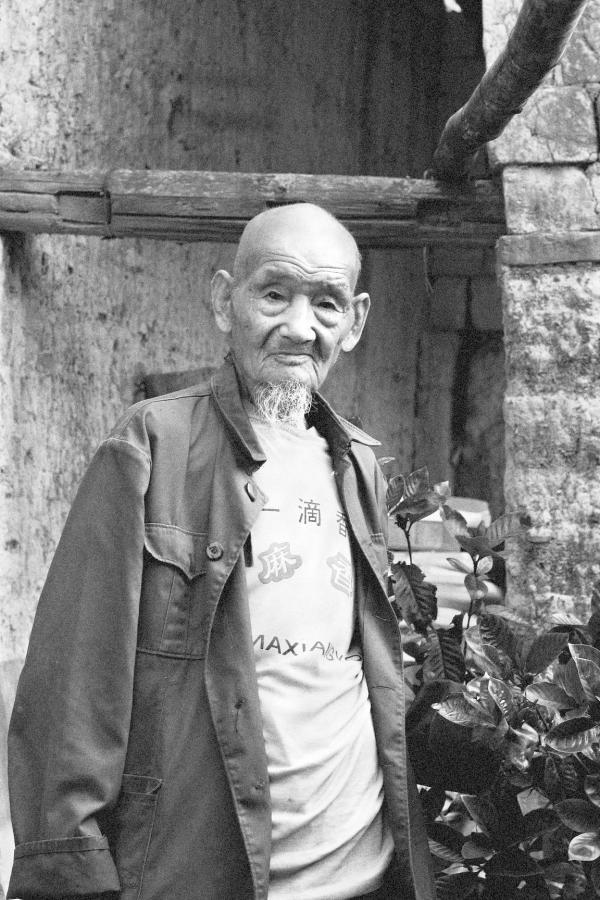 李接福(尹振龙)