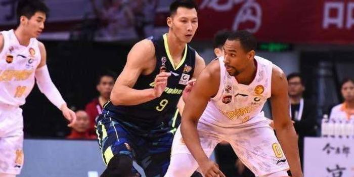 易建联萨林杰分别当选cba内外援mvp!