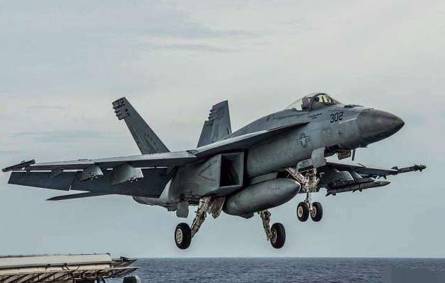 F/A18E战机起飞
