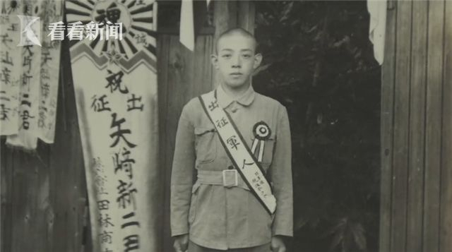 矢崎新二出征时在家门口的留影