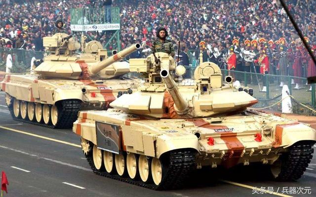 图为:南亚陆军“T-90S”主战坦克