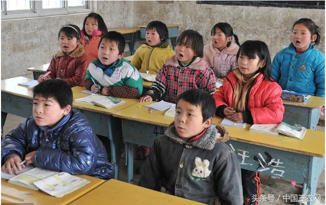 中国式教育 农村父母城市买房上学!望子成龙是现实还是无奈?